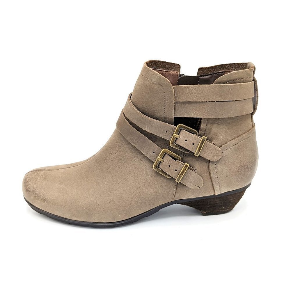 ABEO Nadia Booties Taupe Nubuck Boots Size 8.5 NARROW Neutral Footbed Zip Up